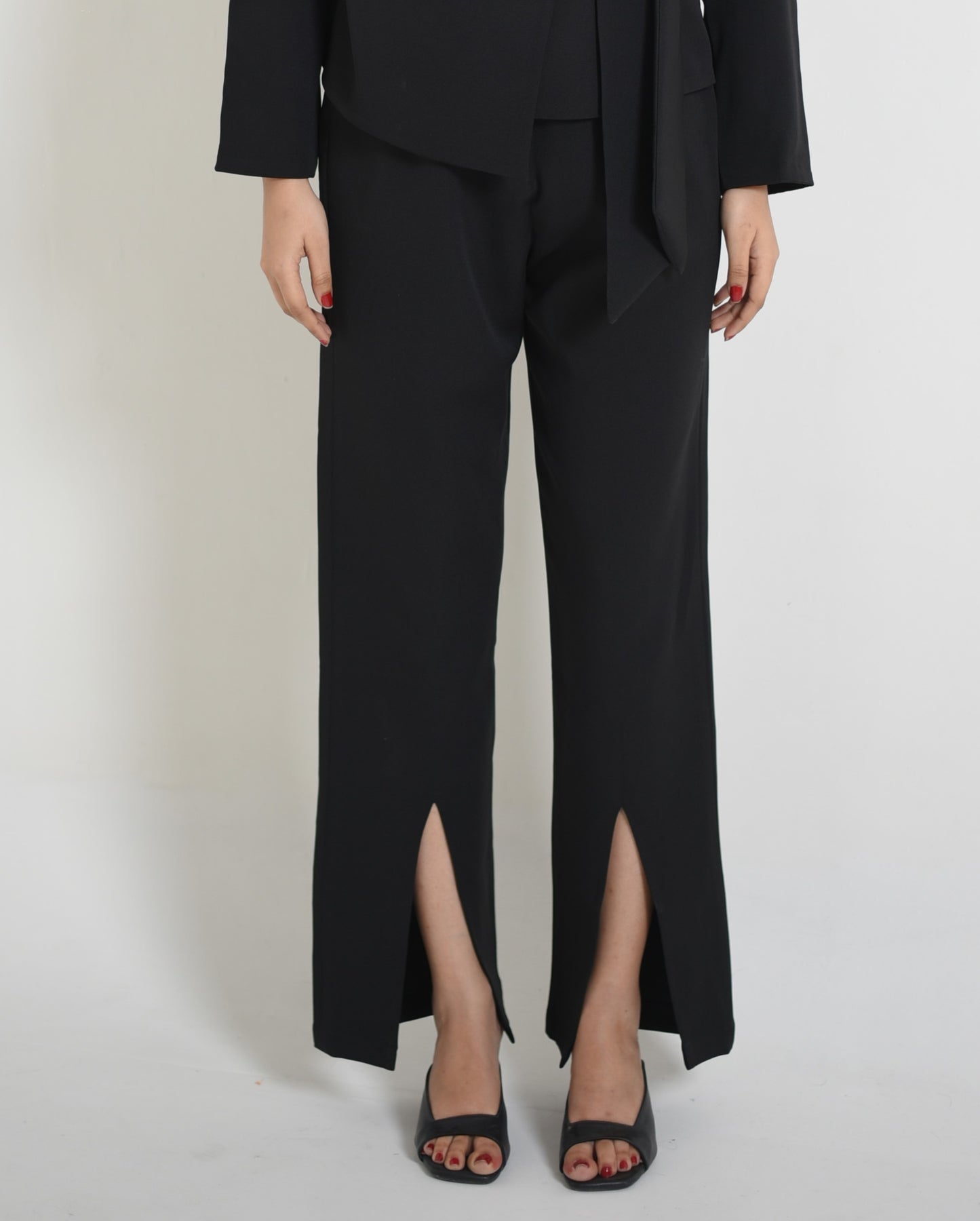 Lark - HIGH RISE FRONT SLIT PANTS