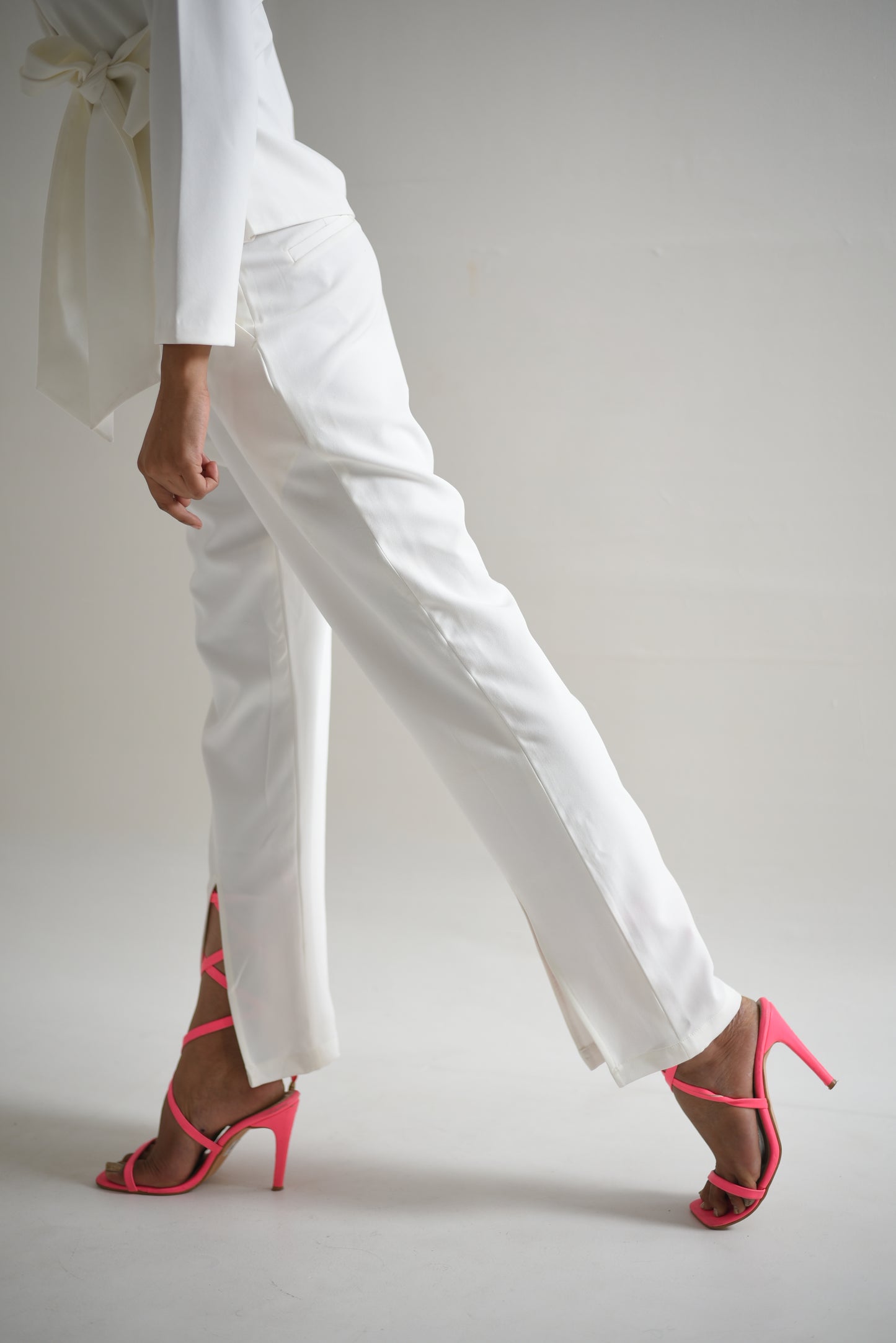 Lark - HIGH RISE FRONT SLIT PANTS