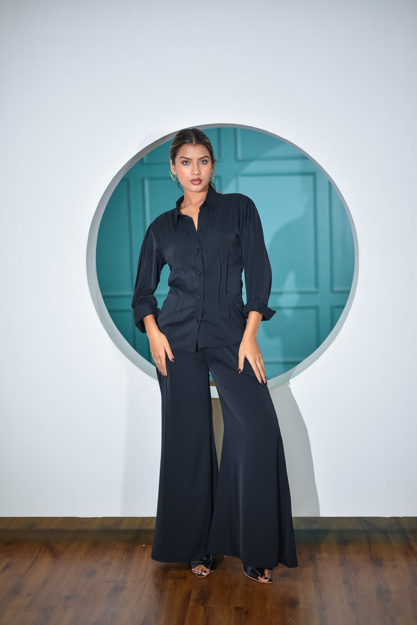 Swift - Cargo Pants With Tucked Shirt